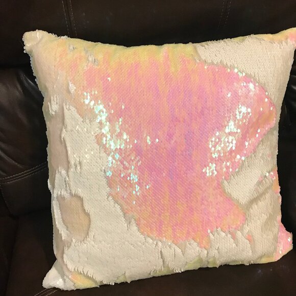 Bed Bath & Beyond * Iridescent Pink White Flip Sequin Pillow Cute Girl's Bedroom - Picture 3 of 9